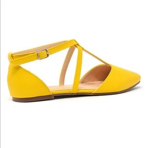 Chase + Chloe Shoes - ⭐️ Yellow Strappy Flat - Women Chase + Chloe Shoes - ⭐️ Yellow Strappy Flat - Women